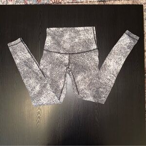 Lululemon black and white leggings